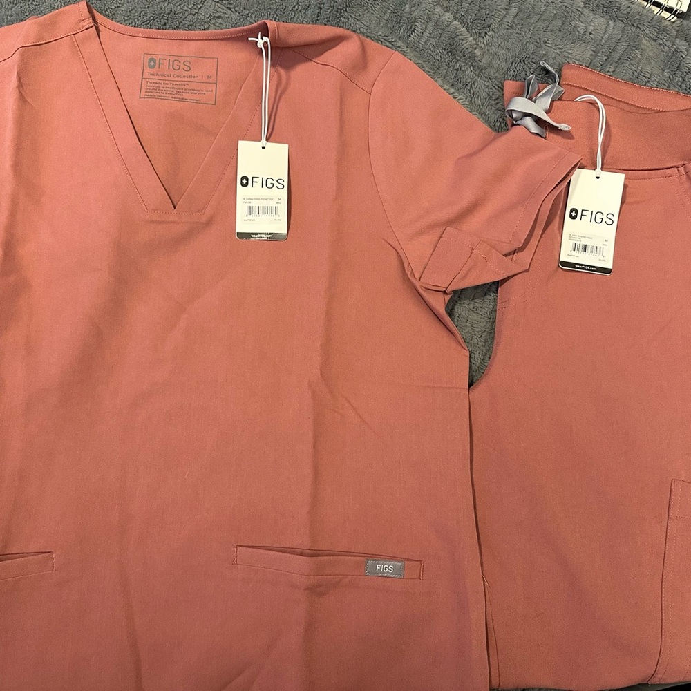 Figs Salmon Scrub Set